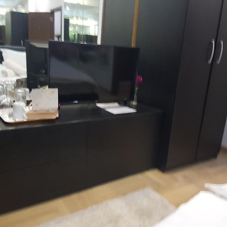 Mirrors Room Mega Mall National Arena Bukares Bagian luar foto